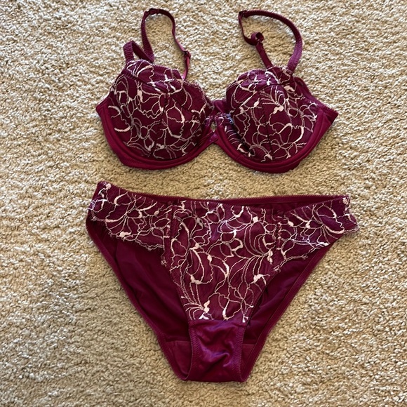 Matching Bra & Panties - Picture 1 of 3